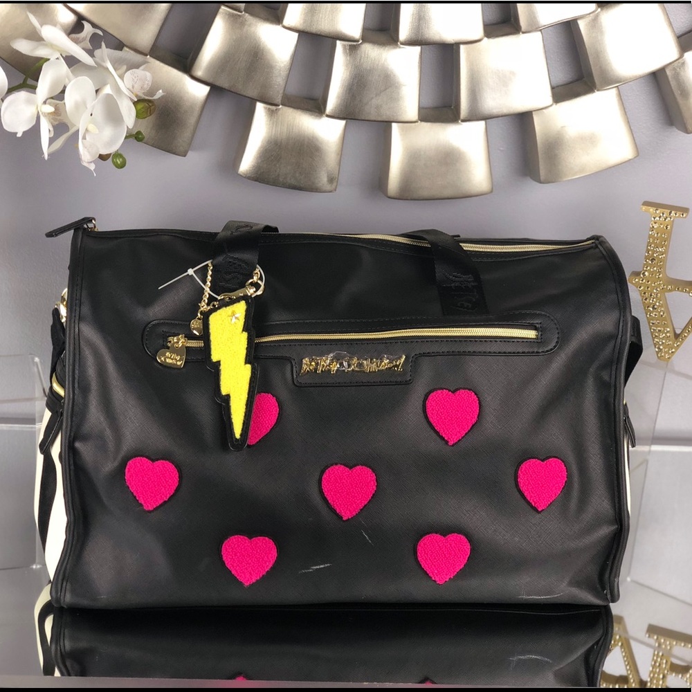 ❤️⚡️Betsy Johnson Heart Weekender Duffle Bag - Picture 2 of 8